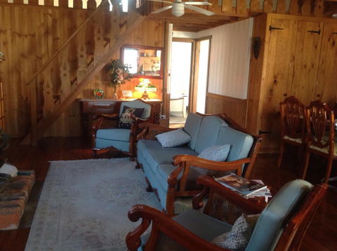 A Country Barn Retreat - Accommodation Gladstone 4
