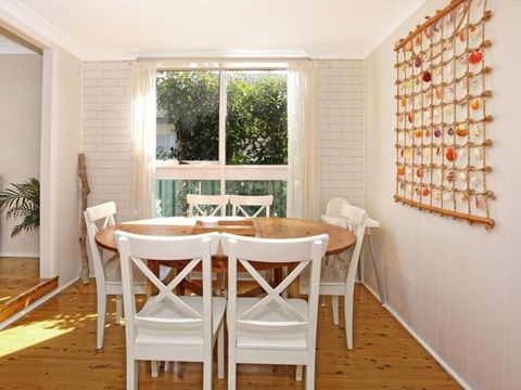 Hayes Beach House Jervis Bay Pet Friendly Award Winner Fireplace - Accommodation Gladstone 2