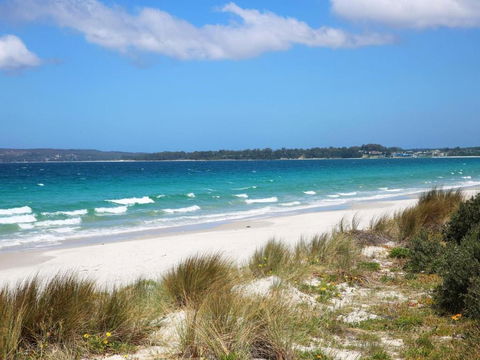 Hayes Beach House Jervis Bay Pet Friendly Award Winner Fireplace - Accommodation Gladstone 6