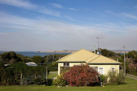 Lady Barron Holiday Home - Accommodation Gladstone 0
