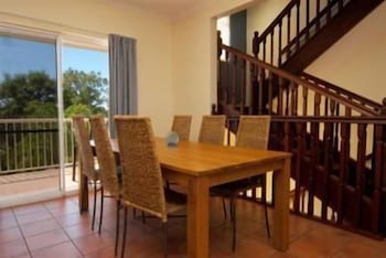 Reefside Villas - Accommodation Gladstone 4