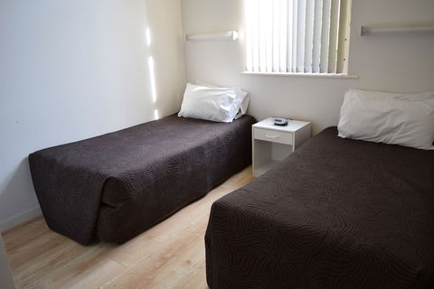 Glenelg Holiday Apartments- Corfu - Accommodation Gladstone 0