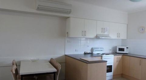 Glenelg Holiday Apartments- Corfu - Accommodation Gladstone 3