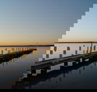 Waterfront Retreat at Wattle Point - Accommodation Gladstone