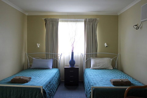 Australian Motor Homes Tourist Park - Accommodation Gladstone 4