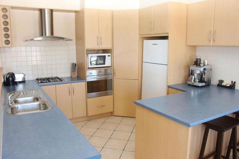 The Lighthouse Beachfront Accommodation - Accommodation Gladstone 7