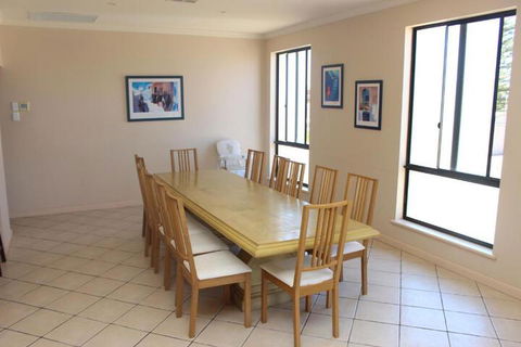 The Lighthouse Beachfront Accommodation - Accommodation Gladstone 6