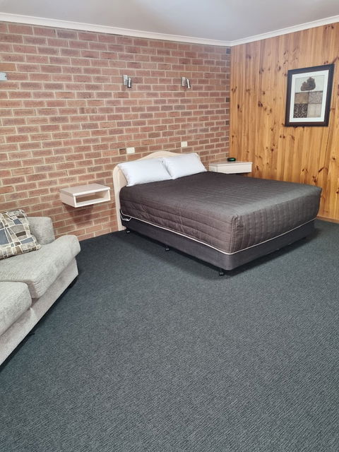 Country Roads Motor Inn Naracoorte - Accommodation Gladstone 5