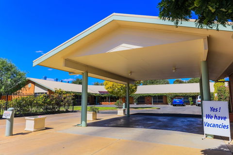 Country Roads Motor Inn Naracoorte - Accommodation Gladstone 1