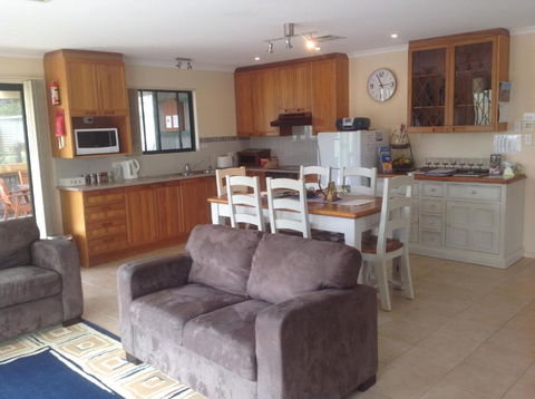 Breakaway Farmstay - Accommodation Gladstone 4