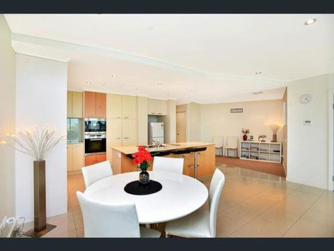 Gallery Resort Apartments - Accommodation Gladstone 6