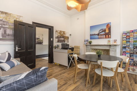 Dalziel Lodge - Accommodation Gladstone 5