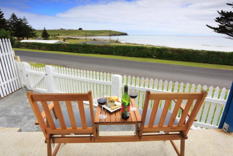 At The Beach & Not Quite At The Beach Holiday Cottages Stanley - Accommodation Gladstone 6
