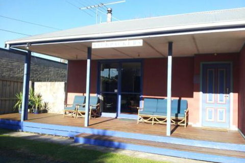 Anglesea Backpackers - Accommodation Gladstone 0
