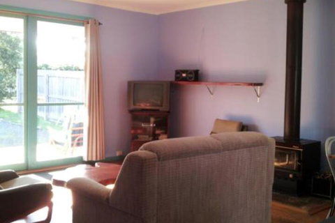 Anglesea Backpackers - Accommodation Gladstone 3