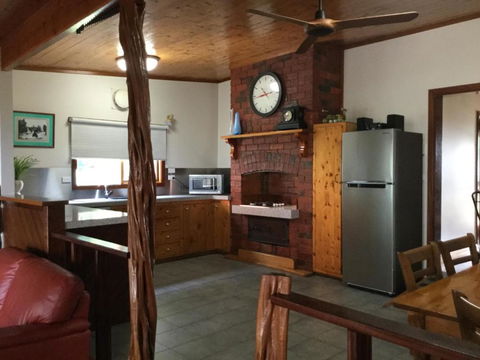 Bayview Boathouse - Accommodation Gladstone 5