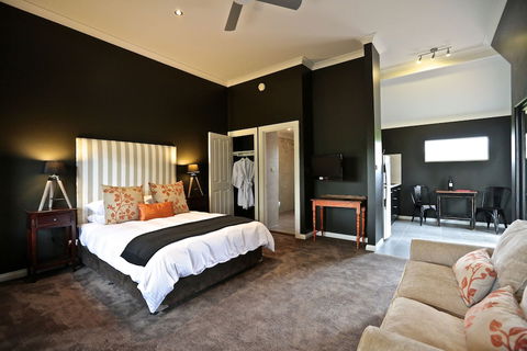 One Paddock Currency Creek Winery Villas - Accommodation Gladstone 3