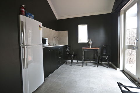 One Paddock Currency Creek Winery Villas - Accommodation Gladstone 1