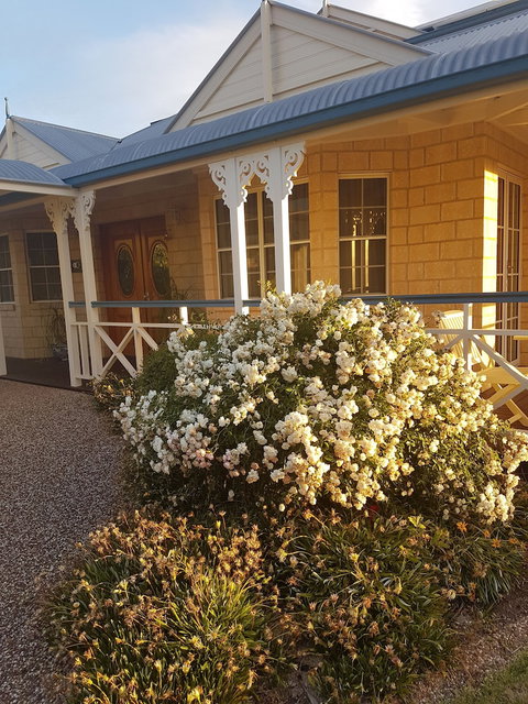 Grovely House Bed & Breakfast - Accommodation Gladstone 0