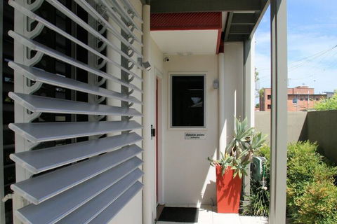 Chaucer Palms Boutique Bed & Breakfast - Accommodation Gladstone 3