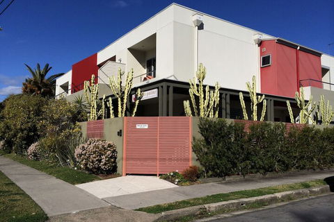 Chaucer Palms Boutique Bed & Breakfast - Accommodation Gladstone 2