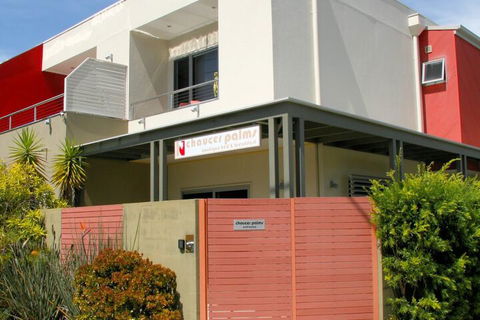 Chaucer Palms Boutique Bed & Breakfast - Accommodation Gladstone 1