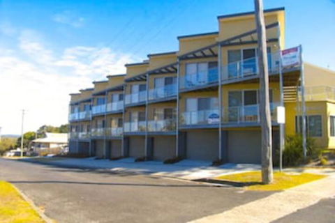Seaspray Apartments - Accommodation Gladstone 0