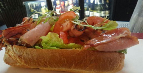 Pierre's On George - Accommodation Gladstone 14