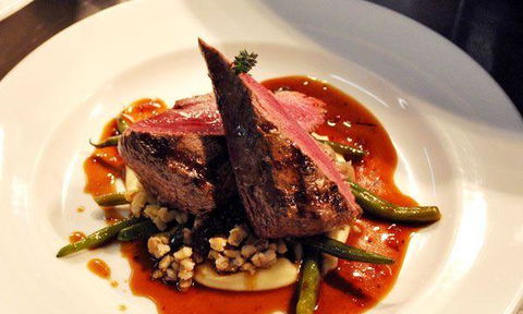 Pierre's On George - Accommodation Gladstone 19