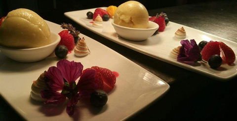 Pierre's On George - Accommodation Gladstone 6