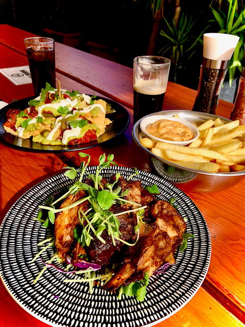 Republic Bar & Cafe - Accommodation Gladstone 5