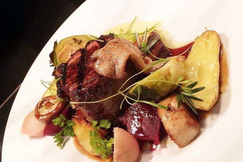 SEE Restaurant - Accommodation Gladstone 10