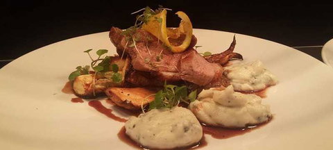 SEE Restaurant - Accommodation Gladstone 1