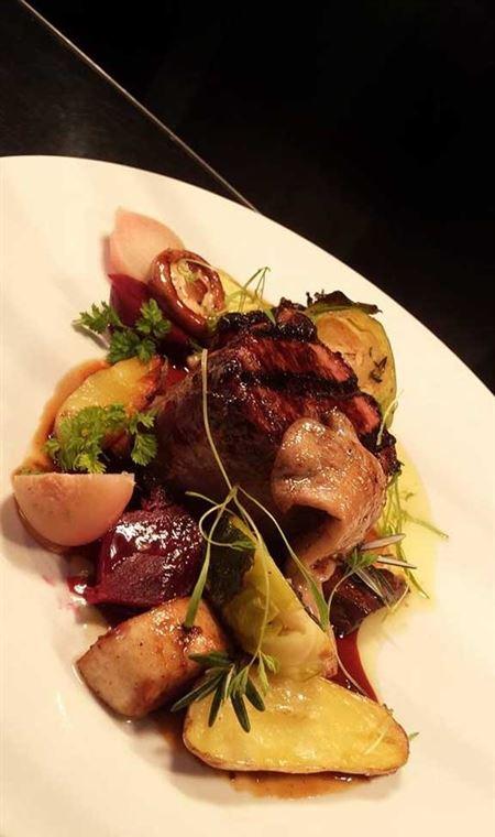 SEE Restaurant - Accommodation Gladstone 4