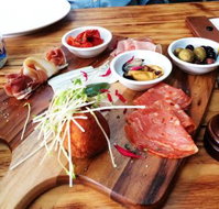 Cattinalla's Caffe  Wine Bar - Accommodation Gladstone