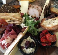 The Berwick Deli - Accommodation Gladstone
