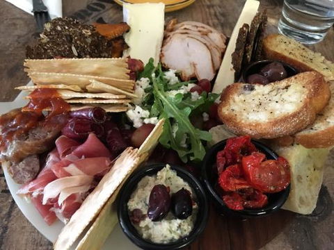 The Berwick Deli - Accommodation Gladstone 0