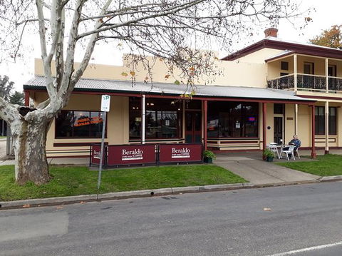 Aramintas Tea Rooms - Accommodation Gladstone 0