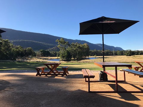 Halls Gap Hotel Restaurant - Accommodation Gladstone 0
