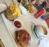 Supreme Bar and Restaurant - Accommodation Gladstone
