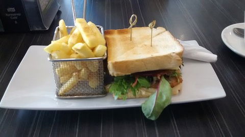Cafe L'Attitude - Accommodation Gladstone 0