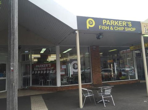 Parker's Fish & Chips Shop - Accommodation Gladstone 0