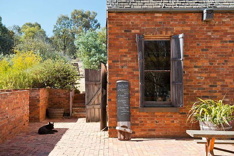 Sally's Paddock At The Redbank Winery - Accommodation Gladstone 0