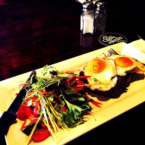 The Stag & Hunter Hotel - Accommodation Gladstone 3