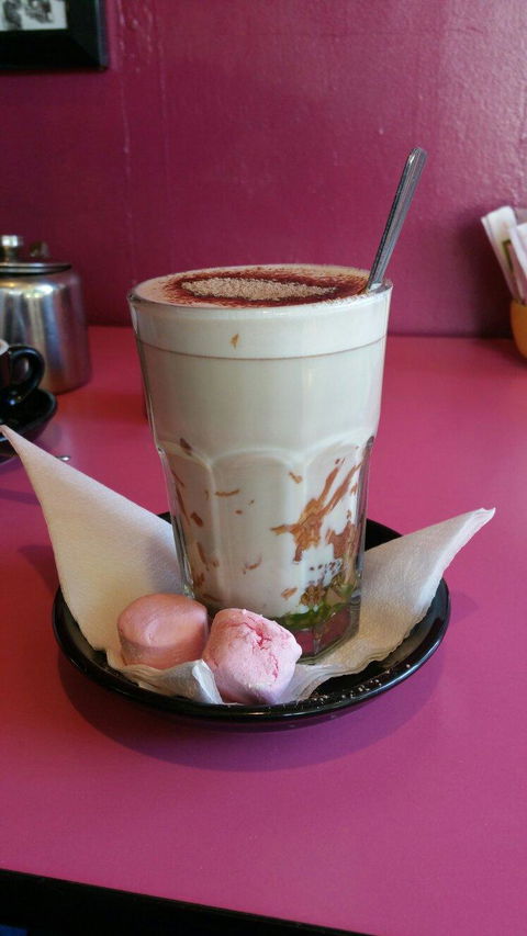 Le Cafe On St George - Accommodation Gladstone 5
