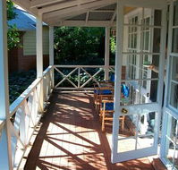 Two Sisters  A Chef - Accommodation Gladstone