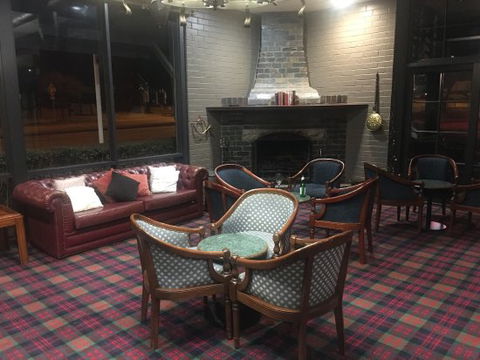 The Cafe Style Restaurant & Bar - Accommodation Gladstone 0