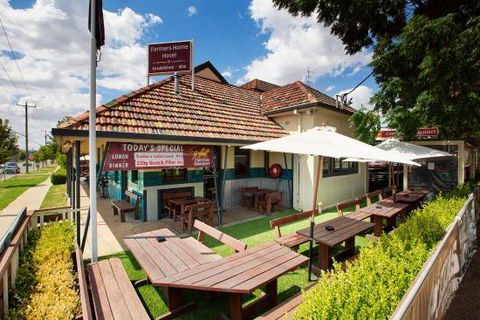 Farmers Home Hotel - Accommodation Gladstone 0