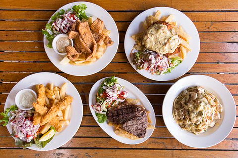 The Victoria Hotel Restaurant - Accommodation Gladstone 0