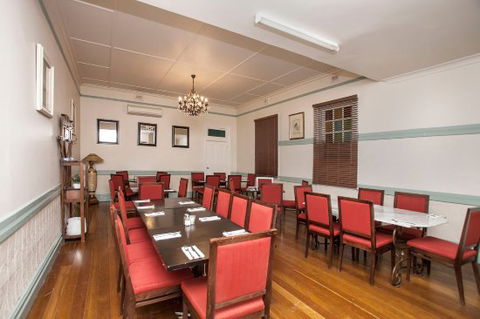 Erringhi Hotel - Accommodation Gladstone 0
